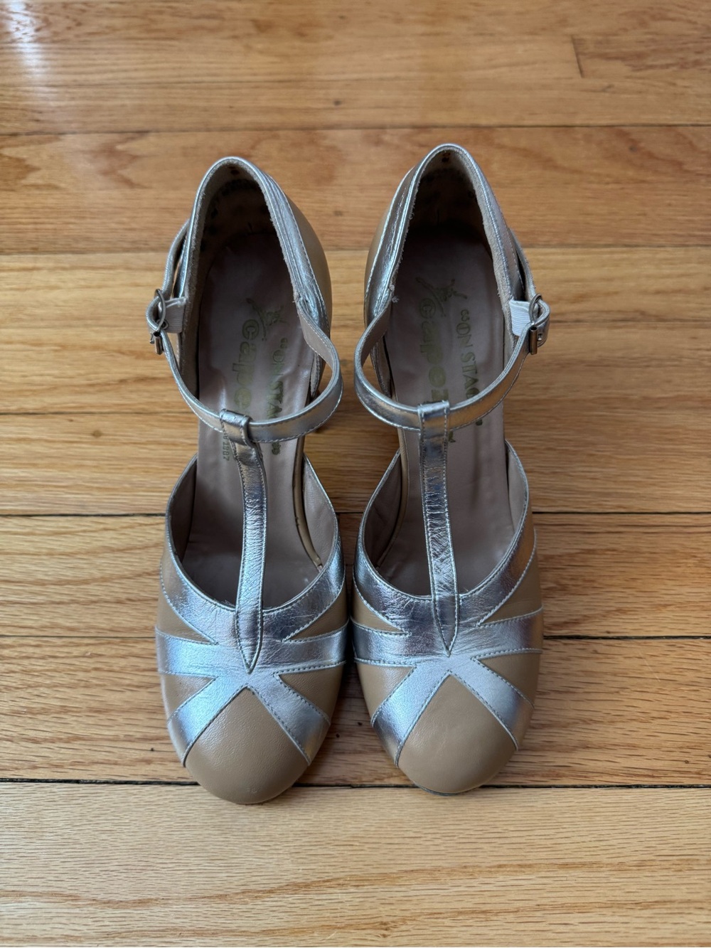 LIKE NEW! Capezio Performance Tap Shoe w/rubber 
Tan/Silver
Size 6